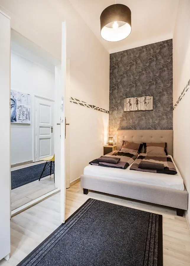 O Street 3 Bedroom Stylish Apartment Budapest