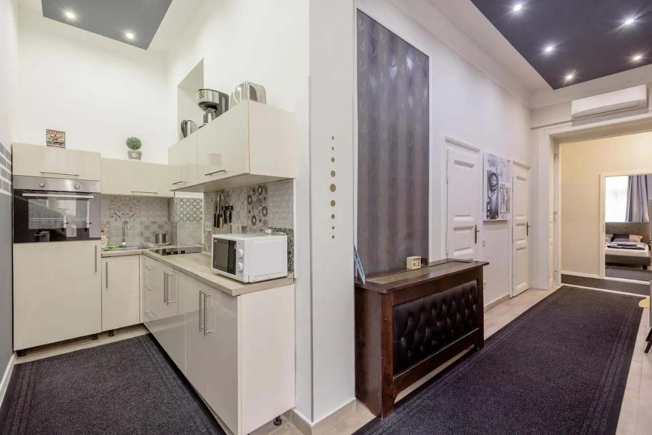 O Street 3 Bedroom Stylish Apartment Budapest