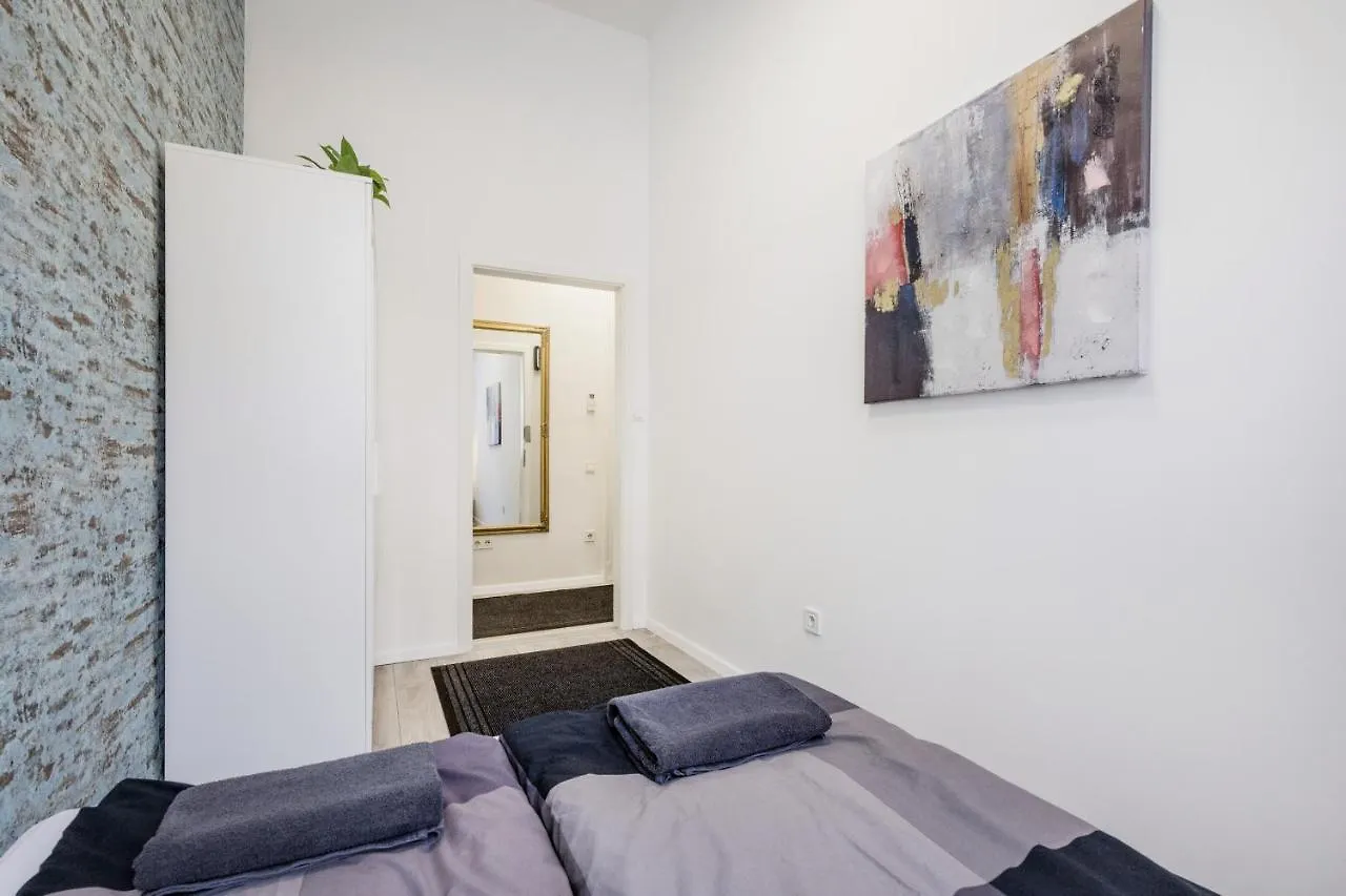 O Street 3 Bedroom Stylish Apartment Budapest 0*,  Hungary