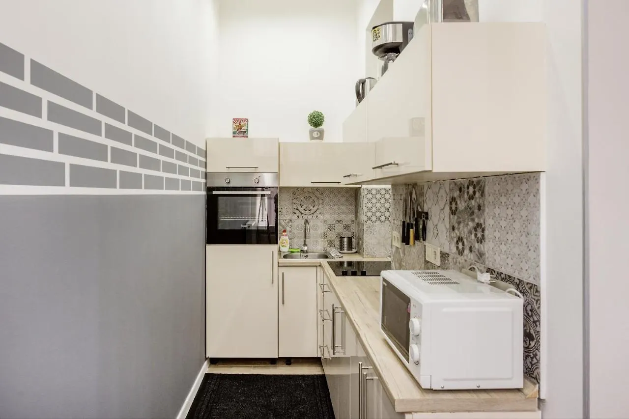O Street 3 Bedroom Stylish Apartment Budapest