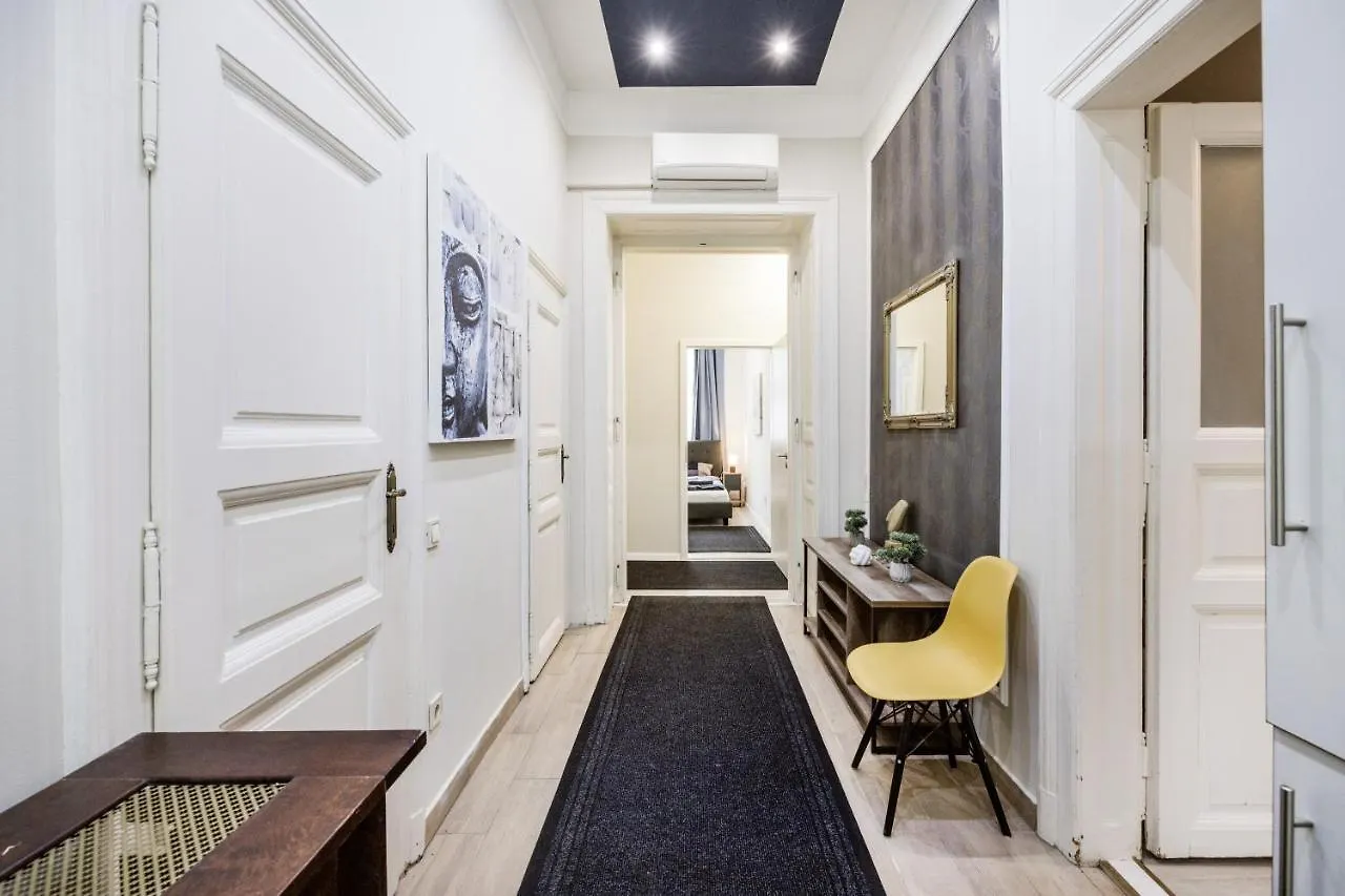 O Street 3 Bedroom Stylish Apartment Budapest