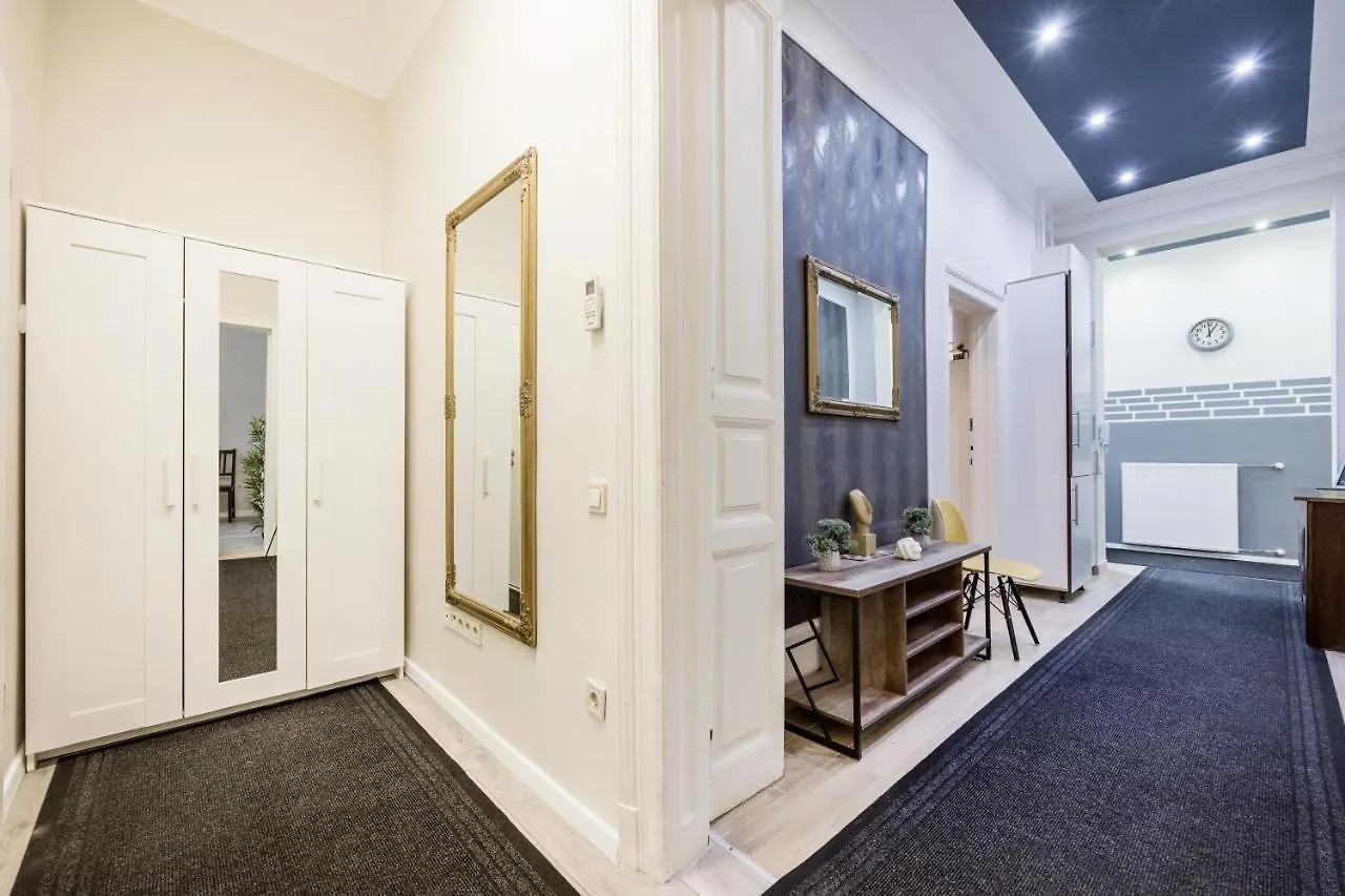 O Street 3 Bedroom Stylish Apartment Budapest