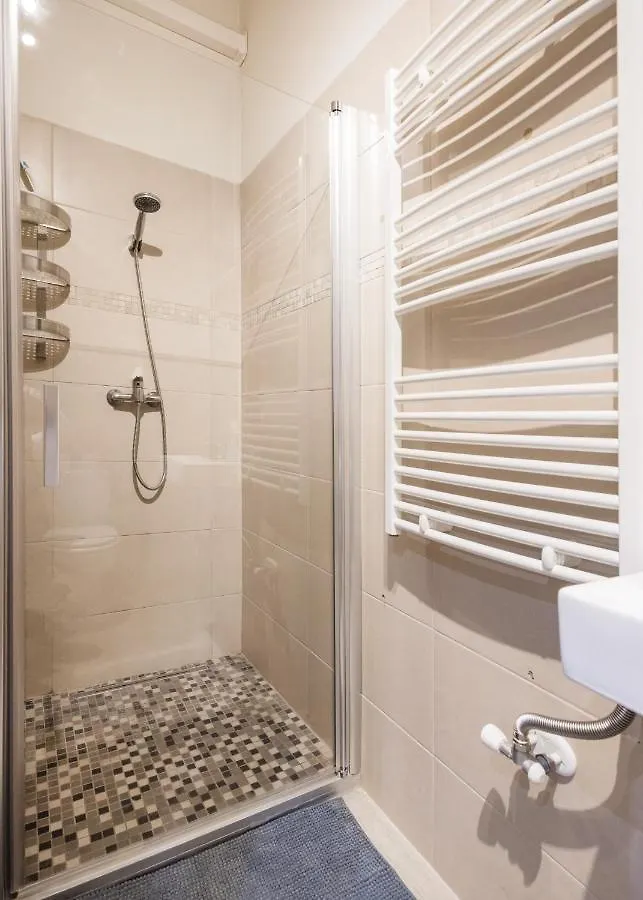O Street 3 Bedroom Stylish Apartment Budapest