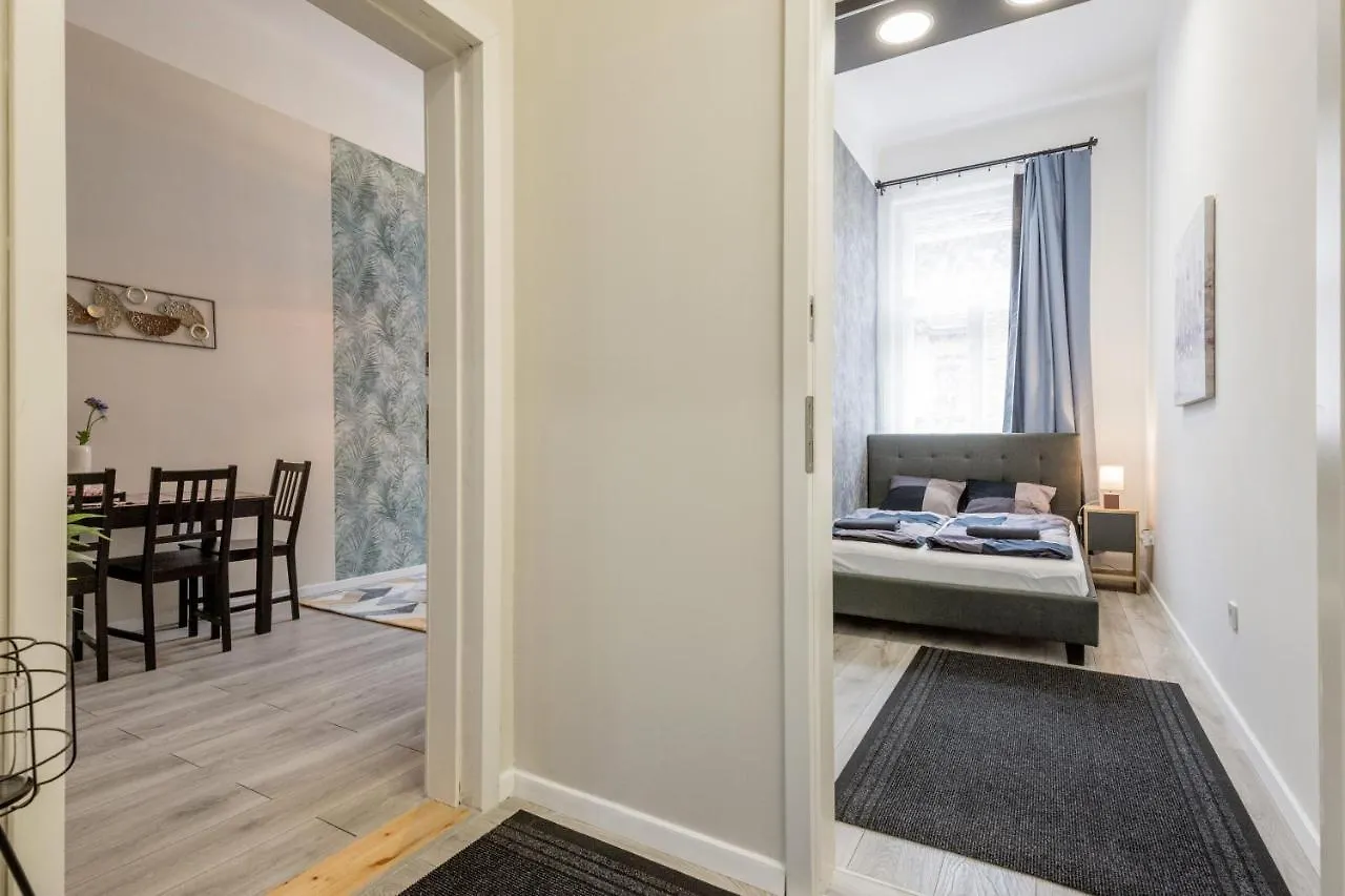 O Street 3 Bedroom Stylish Apartment Budapest